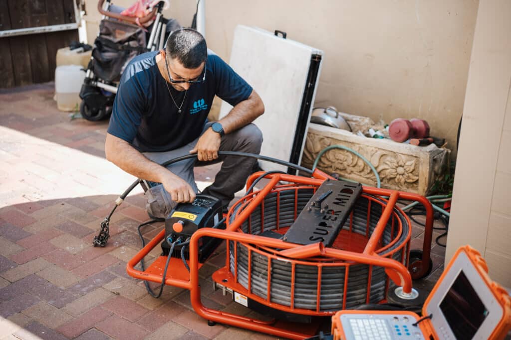 בדיקות לאיתור נזילה - איתנים שיקום מבנים