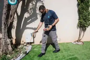 איתור נזילות בגינה